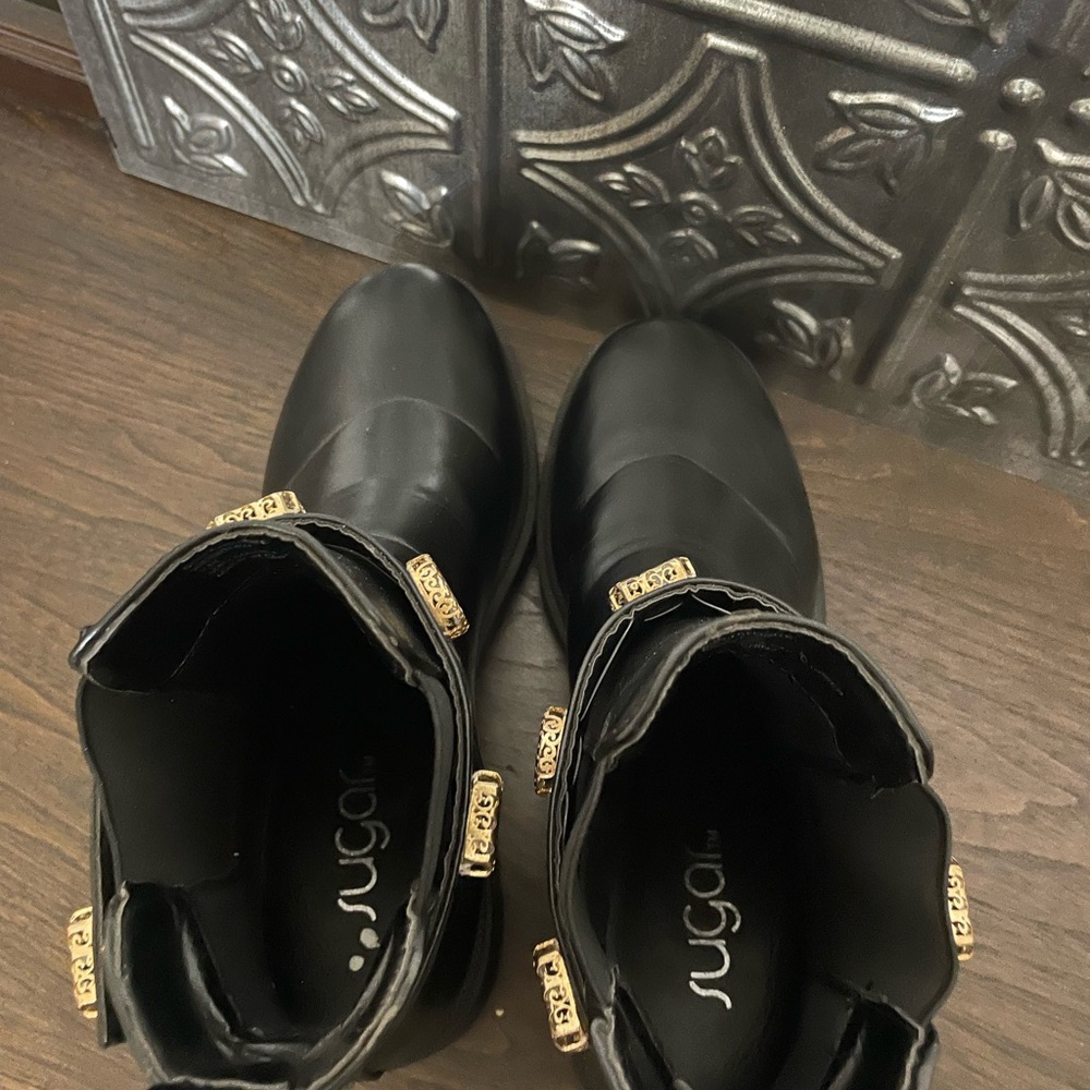 Black Platform Embellished Boots - Picture 6 of 7